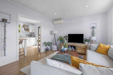 Photo of property in 113a Newlands Road, Newlands, Wellington, 6037