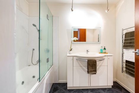 Photo of property in 4 Flint Way, Northland, Wellington, 6012