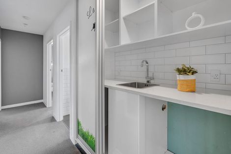 Photo of property in 109 Target Road, Totara Vale, Auckland, 0629