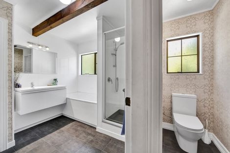 Photo of property in 27 Montjoy Street, Stratford, 4332