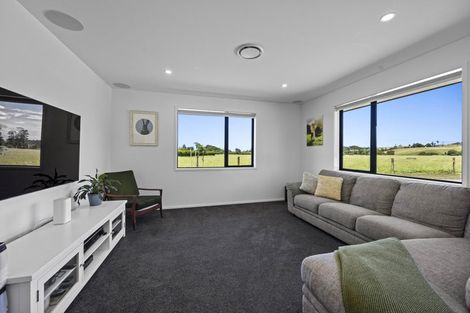 Photo of property in 8 Tikorangi Road East, Tikorangi, 4383