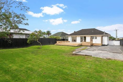 Photo of property in 28 Harbour View Road, Te Atatu Peninsula, Auckland, 0610