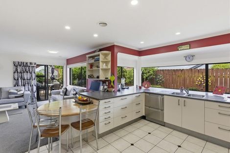 Photo of property in 11 Oakwood Grove, Paraparaumu Beach, Paraparaumu, 5032