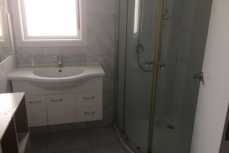 Photo of property in 28 Edwards Avenue, Henderson, Auckland, 0610