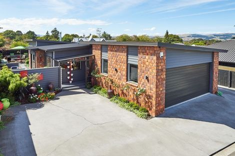 Photo of property in 18 Galea Grove, Kelvin Grove, Palmerston North, 4414