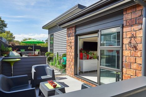 Photo of property in 18 Galea Grove, Kelvin Grove, Palmerston North, 4414