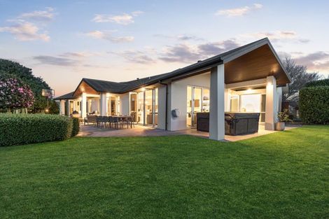 Photo of property in 1 Norfolk Drive, Cambridge, 3434