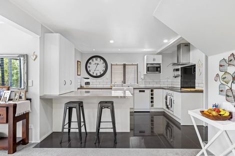 Photo of property in 28 Donald Street, Stanmore Bay, Whangaparaoa, 0932