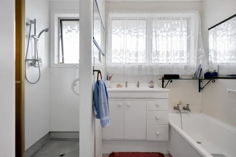 Photo of property in 40 Nevada Drive, Merrilands, New Plymouth, 4312