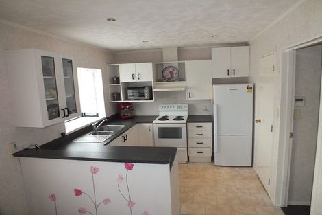 Photo of property in 87 Hillcrest Drive, Kelvin Grove, Palmerston North, 4414