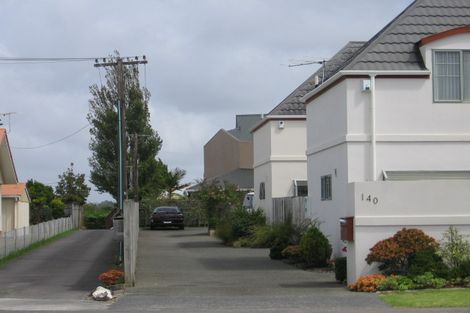 Photo of property in 140 East Coast Road, Forrest Hill, Auckland, 0620