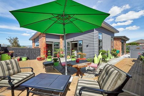 Photo of property in 18 Galea Grove, Kelvin Grove, Palmerston North, 4414