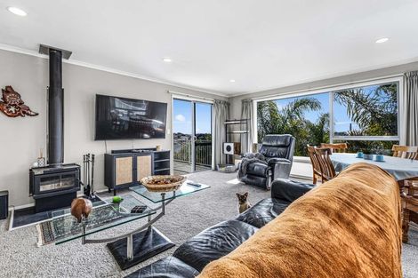 Photo of property in 23 York Crescent, Westown, New Plymouth, 4310