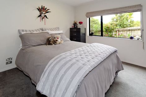 Photo of property in 30a Derwent Crescent, Titirangi, Auckland, 0604