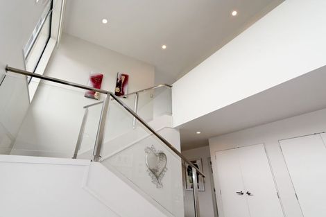 Photo of property in 30a Derwent Crescent, Titirangi, Auckland, 0604