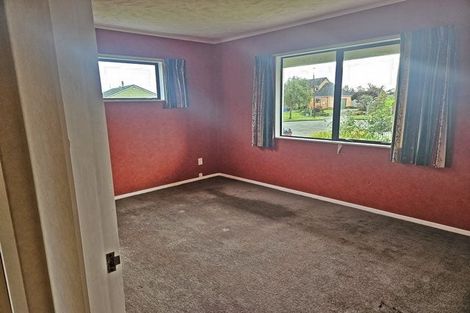 Photo of property in 14 Gladys Place, Kelvin Grove, Palmerston North, 4414