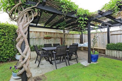 Photo of property in 3 D'arcy Place, Taradale, Napier, 4112