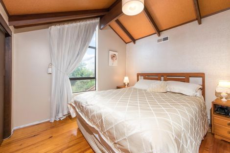Photo of property in 16 Woodhouse Place, West Harbour, Auckland, 0618