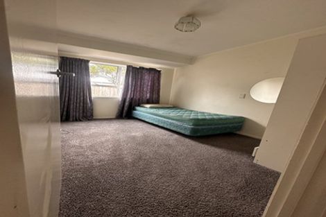 Photo of property in 261 Wairau Road, Totara Vale, Auckland, 0627