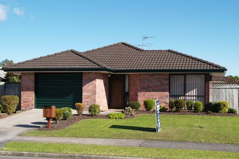 Photo of property in 1/64 Frank Nobilo Drive, Golflands, Auckland, 2013