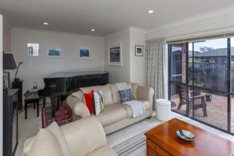Photo of property in 8 Cranbrook Grove, Waikanae, 5036