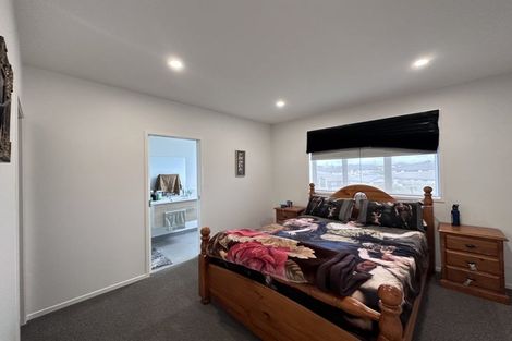 Photo of property in 25 Helenvale Crescent, Pokeno, 2402