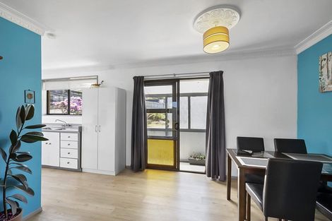 Photo of property in 32a Simons Street, Moturoa, New Plymouth, 4310