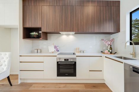 Photo of property in 140b Edgewater Drive, Pakuranga, Auckland, 2010