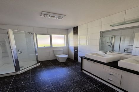 Photo of property in 52 Sapperton Drive, Henderson, Auckland, 0612