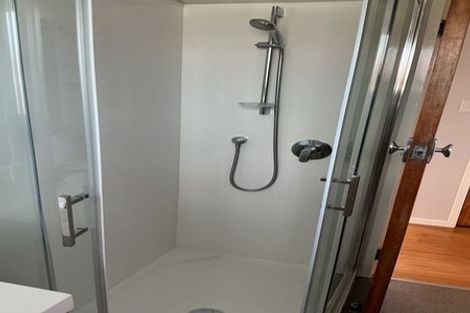 Photo of property in 2/30 Sunnynook Road, Sunnynook, Auckland, 0620