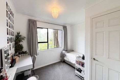 Photo of property in 131 Chelsea View Drive, Chatswood, Auckland, 0626