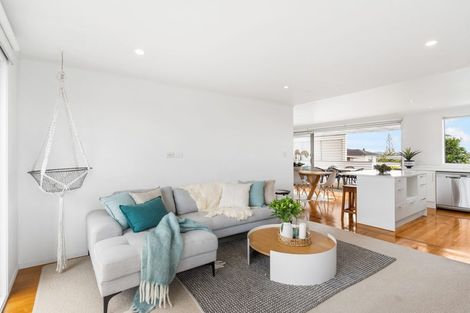 Photo of property in 38 Exmouth Road, Northcote, Auckland, 0627