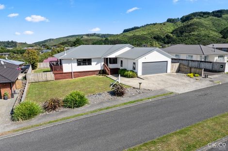 Photo of property in 102 Kirton Drive, Riverstone Terraces, Upper Hutt, 5018