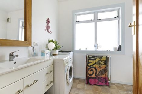 Photo of property in 277 Queens Drive, Lyall Bay, Wellington, 6022