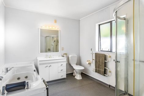 Photo of property in 2 Realm Drive, Paraparaumu, 5032