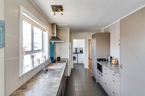 Photo of property in 27 Meeanee Road, Taradale, Napier, 4112