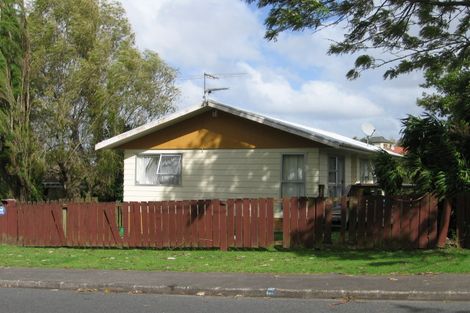 Photo of property in 87 Kemp Road, Massey, Auckland, 0614