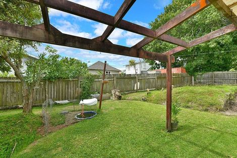 Photo of property in 14 Puriri Street, Helensville, 0800