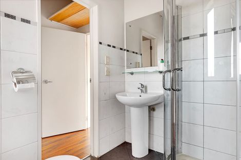 Photo of property in 1/18 Forrest Hill Road, Forrest Hill, Auckland, 0620