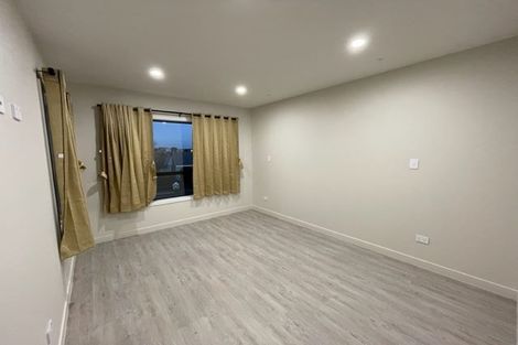 Photo of property in 128b Hutchinsons Road, Bucklands Beach, Auckland, 2014