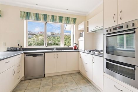 Photo of property in 34 Amesbury Drive, Churton Park, Wellington, 6037