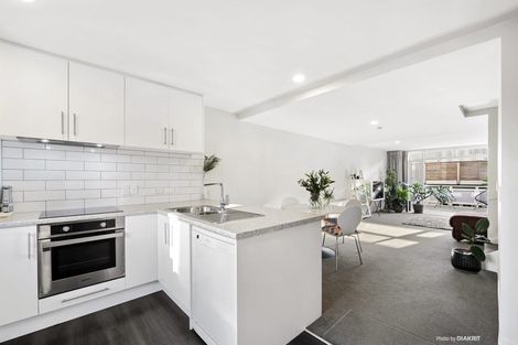 Photo of property in Victoria Villas, 42/35u Pirie Street, Mount Victoria, Wellington, 6011
