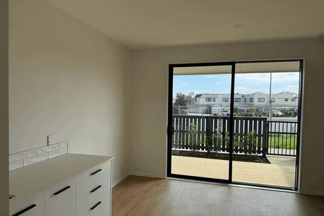 Photo of property in 43 Waipuhinui Way, Wiri, 2104