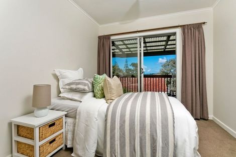 Photo of property in 962 East Coast Road, Northcross, Auckland, 0632