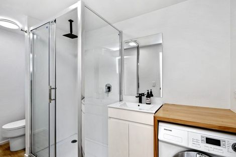 Photo of property in 32u4 Akaroa Drive, Maupuia, Wellington, 6022