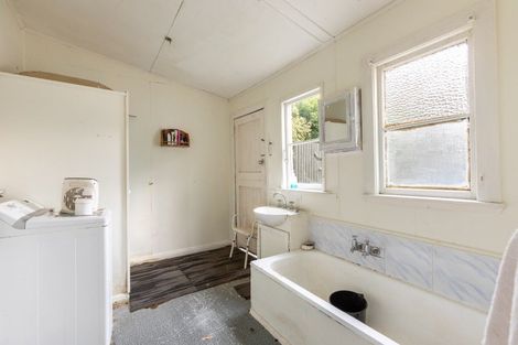 Photo of property in 21 Atkinson Street, Woodville, 4920