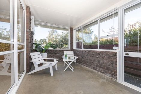 Photo of property in 1 Guernsey Place, Fitzherbert, Palmerston North, 4410