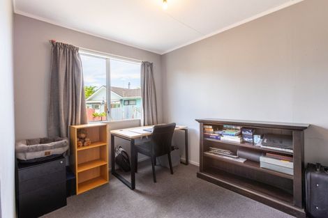 Photo of property in 90 Fergusson Street, Woodville, 4920
