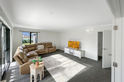 Photo of property in 26 Sardinia Grove, Fitzherbert, Palmerston North, 4410