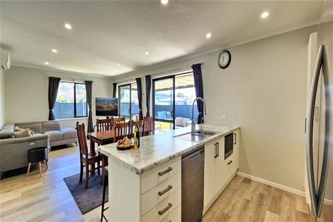 Photo of property in 2 Bibby Street, Waipawa, 4210